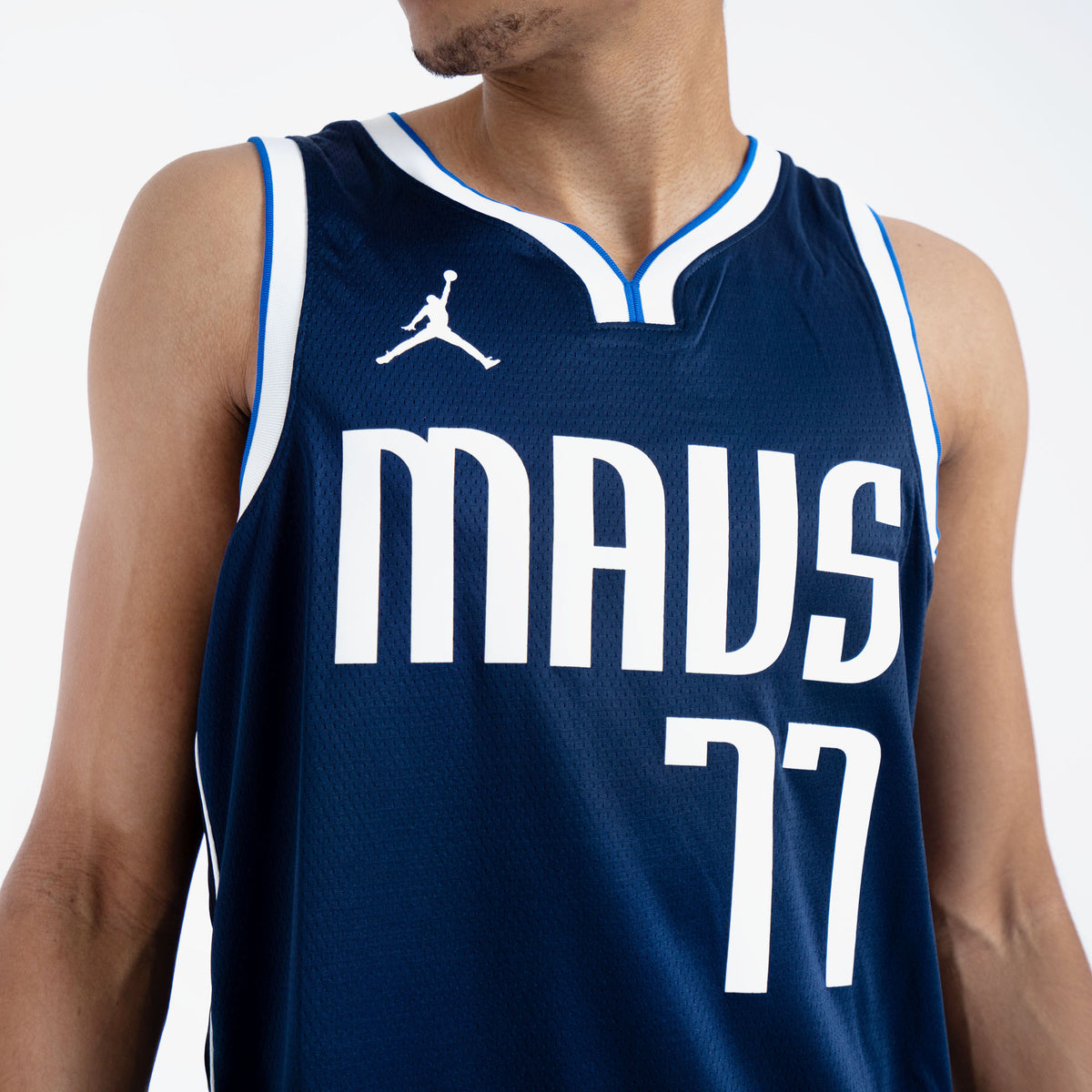 Luka Dončić Dallas Mavericks 2023 Icon Edition NBA Swingman Jersey –  Basketball Jersey World