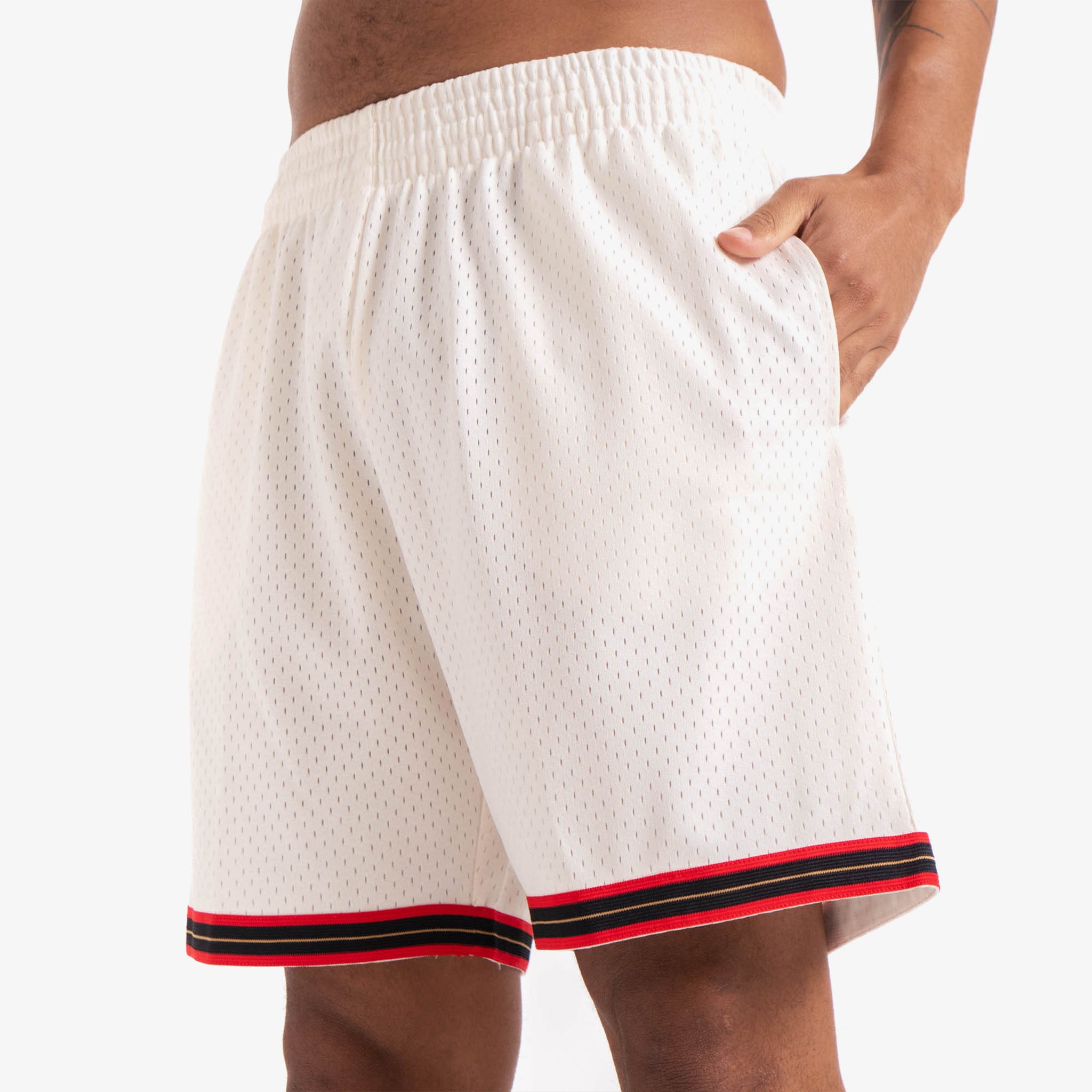 Men's Mitchell & Ness Philadelphia 76ers Hardwood Classics White Out  Swingman Shorts