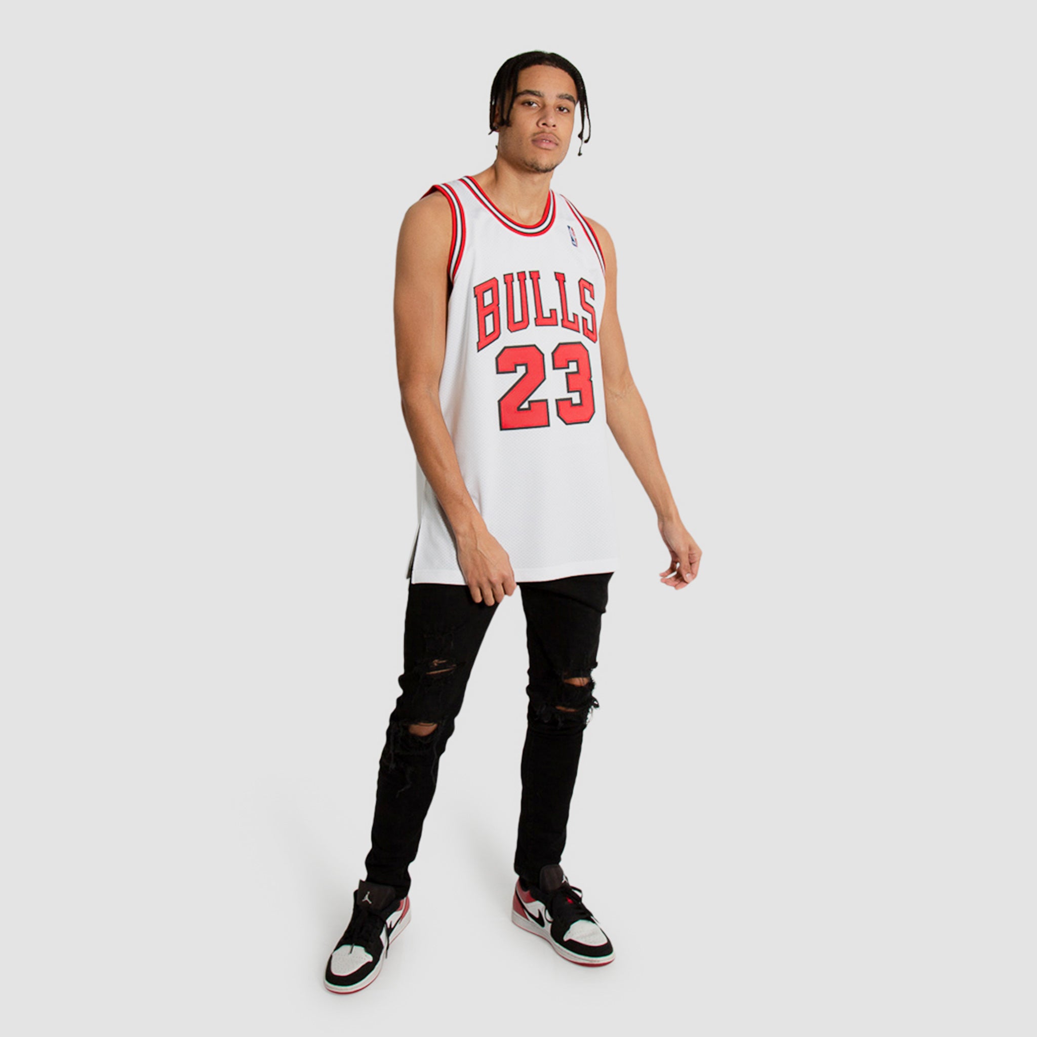 Mitchell & Ness Men NBA Chicago Bulls Authentic Jersey Michael Jordan White  ’97-98 AJY18398CBU97MJ