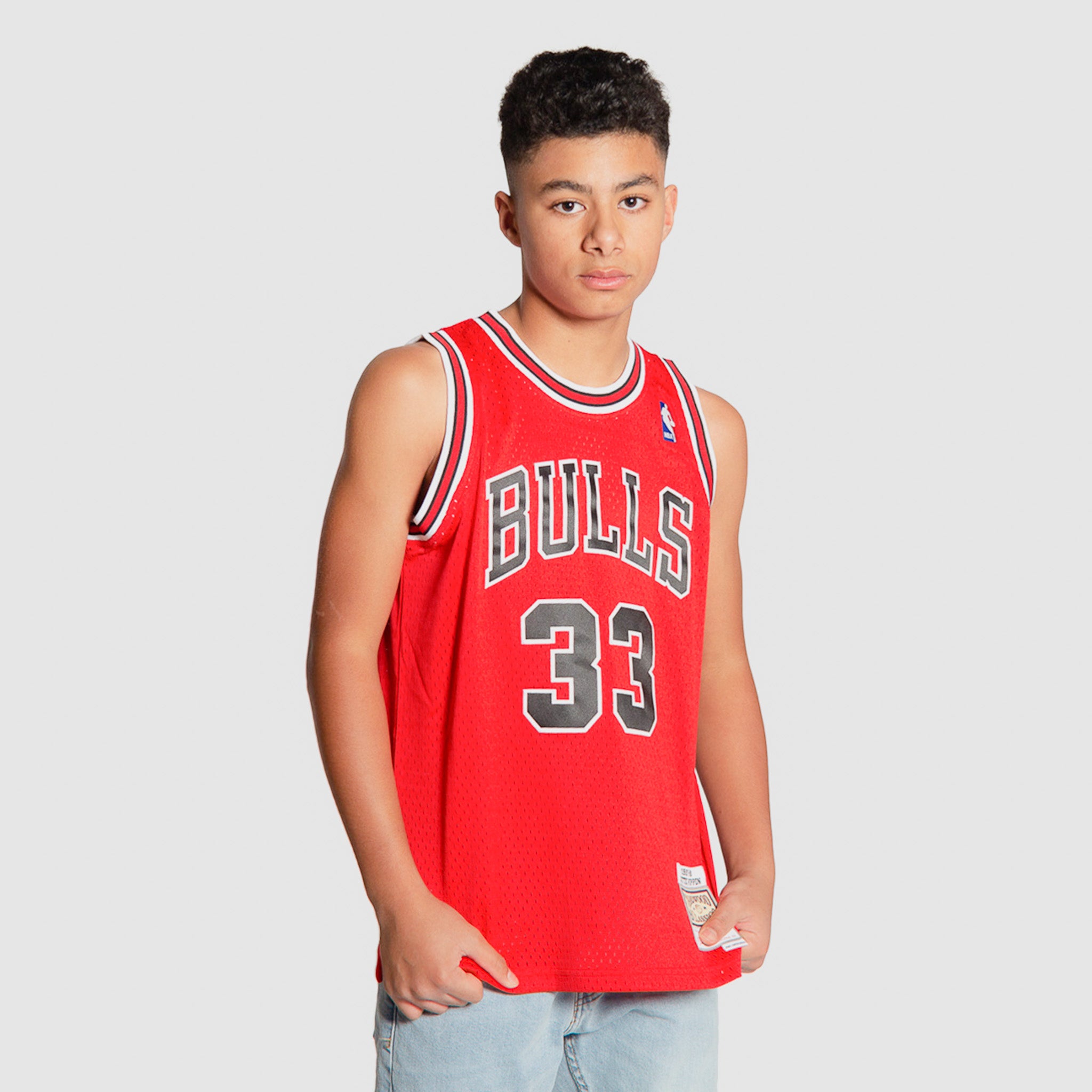 : Mitchell & Ness Chicago Bulls Scottie Pippen 33 White Replica  Swingman Jersey 2.0 NBA HWC Basketball Trikot : Sports & Outdoors