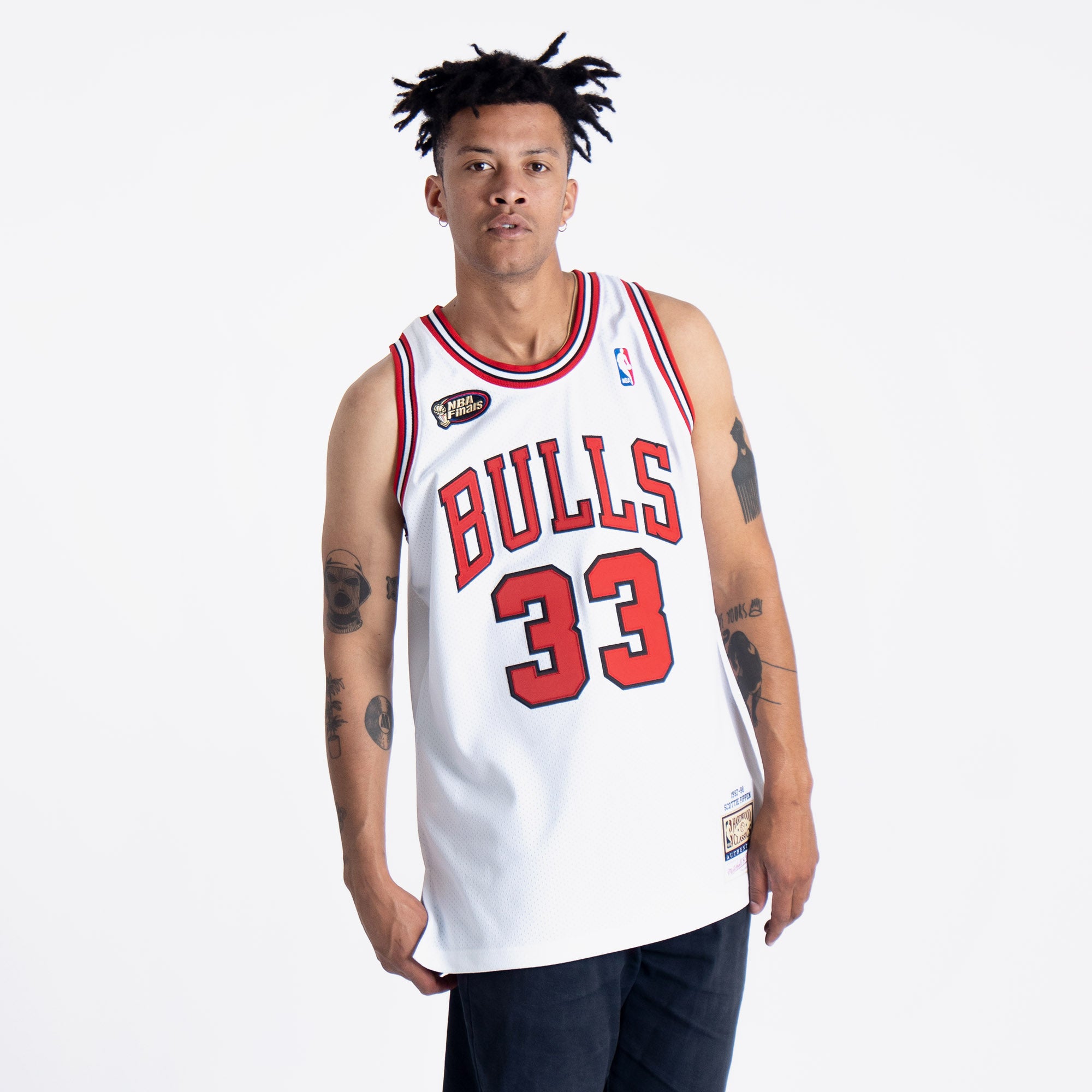 Chicago Bulls Scottie Pippen 1997 Swingman Jersey by Mitchell and Ness -  White - Mens
